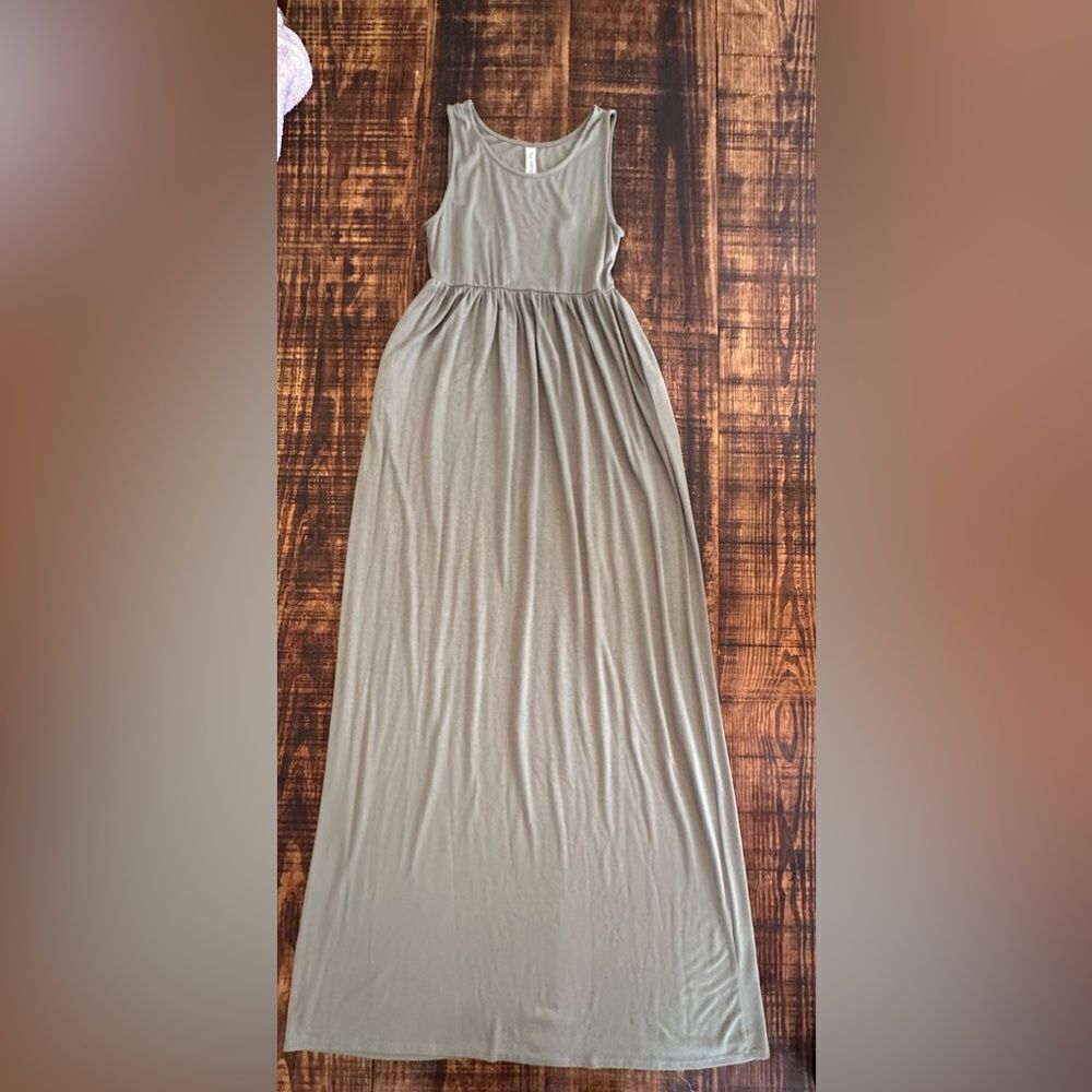 NWOT- Zenana Outfitters Maxi Dress